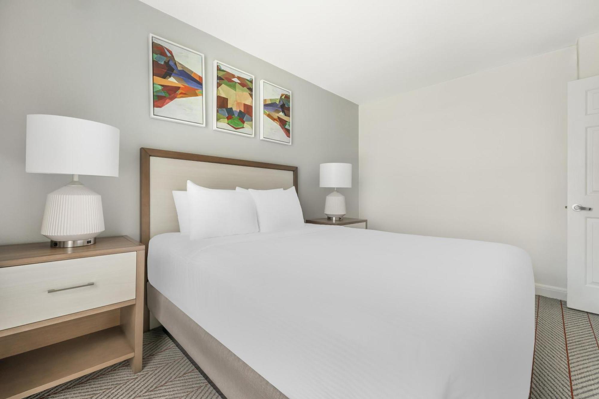 Three-Bedroom King Suite Two Queen Beds Balcony